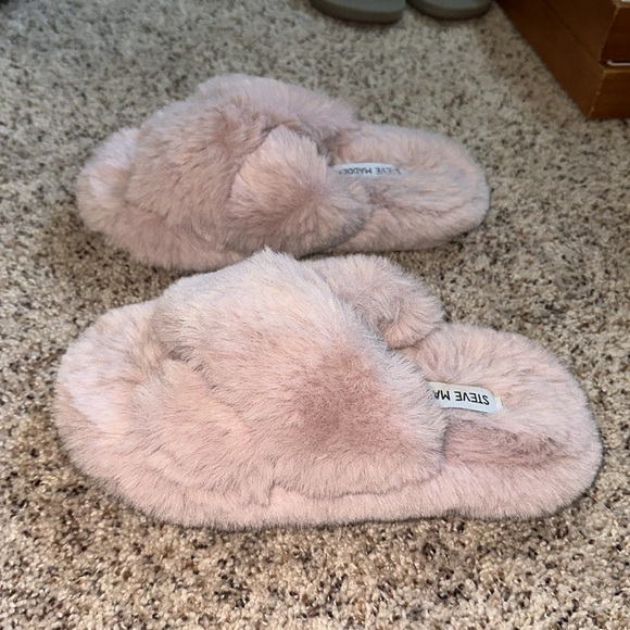 Steve madden baby pink fuzzy slippers S (5-6) - Picture 2 of 4